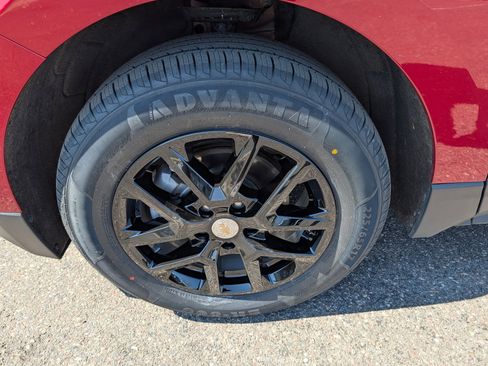 Used 2024 Chevrolet Equinox LT image 9