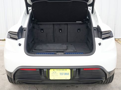 Used 2025 Porsche Macan 4 Electric image 10