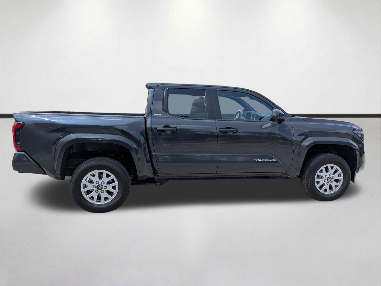 Used 2024 Toyota Tacoma SR5 AWD/4WD image 3