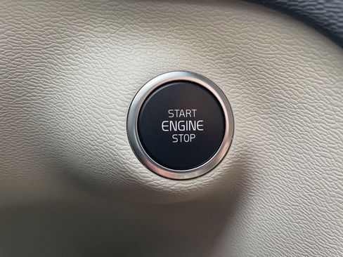 Certified 2023 Volvo XC40 B5 Plus w/ Protection Package Premier image 35