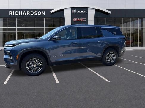Used 2025 Chevrolet Traverse LT FWD image 6