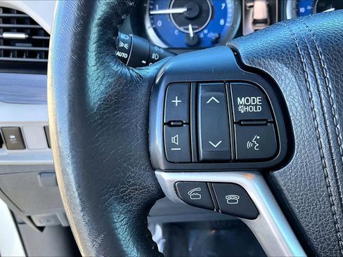 Used 2017 Toyota Sienna XLE image 21