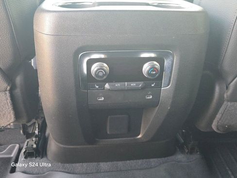 Used 2022 GMC Yukon Denali image 19