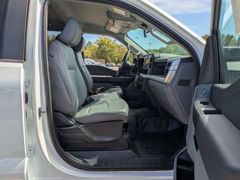 New 2025 Ford F550 4x4 Crew Cab image 36