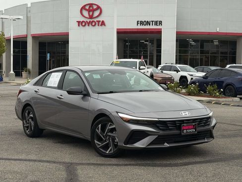 Used 2025 Hyundai Elantra Sport FWD image 1