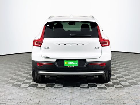 Used 2025 Volvo XC40 B5 Core image 8