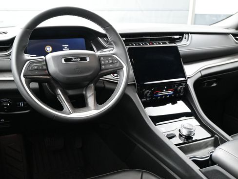 Used 2024 Jeep Grand Cherokee L Limited image 8