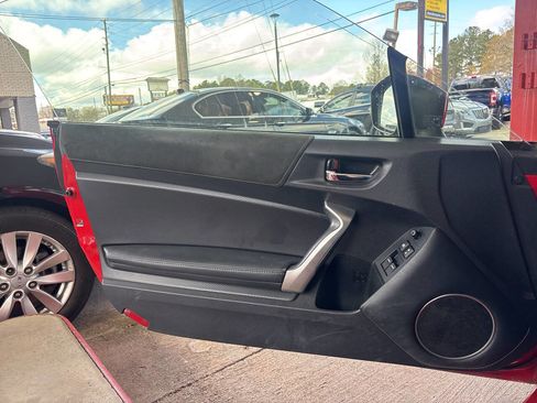 Used 2017 Toyota 86 image 8