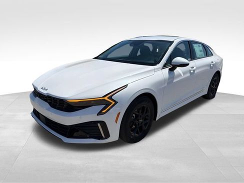 New 2026 Kia K5 LXS FWD image 3