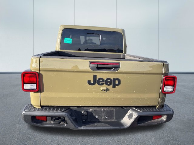 Used 2025 Jeep Gladiator Sport AWD/4WD image 3