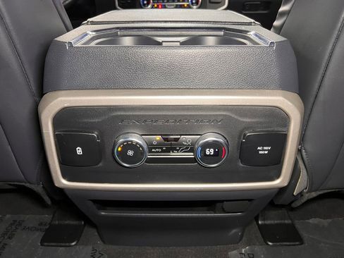 Used 2024 Ford Expedition XLT image 25