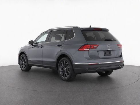 Used 2023 Volkswagen Tiguan SE FWD image 3