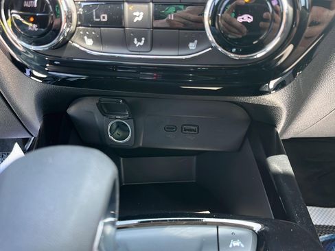 Used 2025 Chevrolet Trax LT w/ Driver Confidence Package FWD image 21
