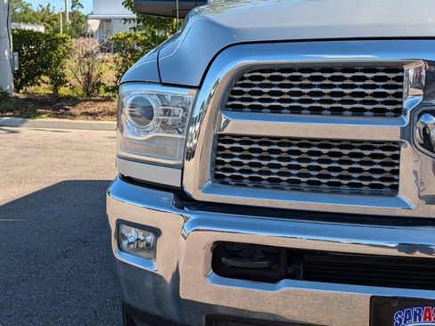 Used 2014 RAM 2500 Laramie AWD/4WD image 9