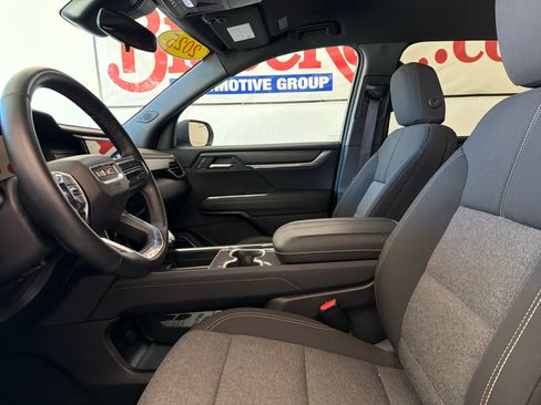 Used 2025 GMC Acadia Elevation image 16