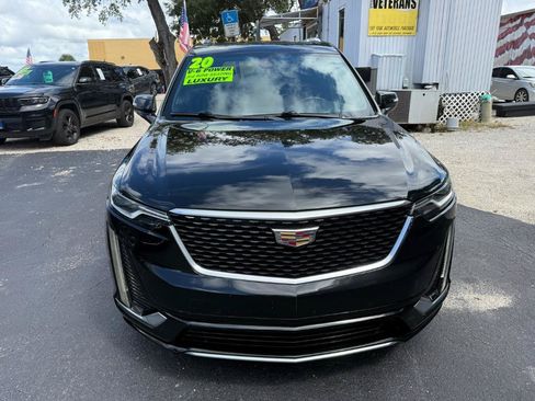 Used 2020 Cadillac XT6 Premium Luxury FWD image 2