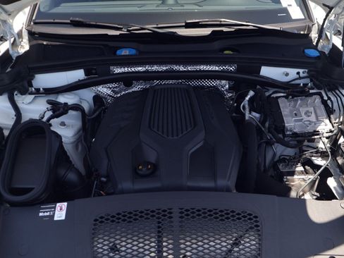 Certified 2025 Porsche Macan AWD/4WD image 26