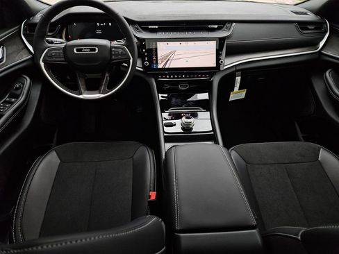 New 2026 Jeep Grand Cherokee Altitude AWD/4WD image 9