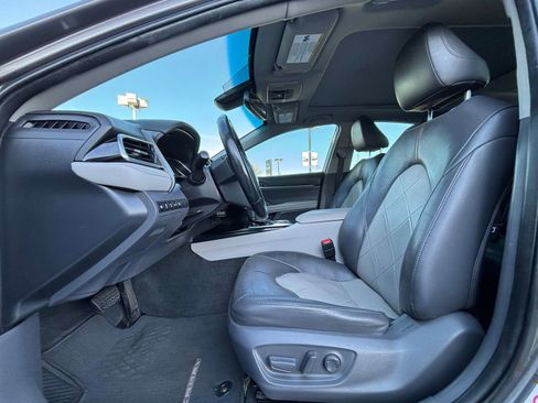 Used 2018 Toyota Camry XLE w/ Driver Assist Package image 11