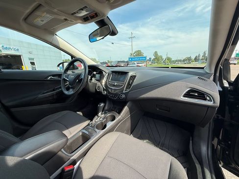 Certified 2018 Chevrolet Cruze LT w/ Convenience Package FWD image 32