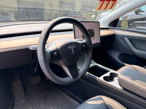 Used 2023 Tesla Model Y Long Range AWD/4WD image 17