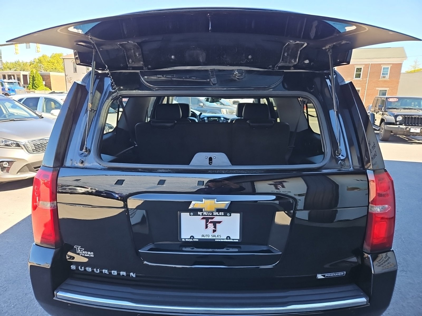 Used 2017 Chevrolet Suburban Premier AWD/4WD image 27