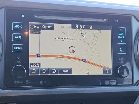 Used 2017 Toyota Tacoma TRD Sport image 11