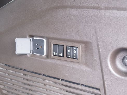 Used 2023 GMC Yukon Denali AWD/4WD image 24
