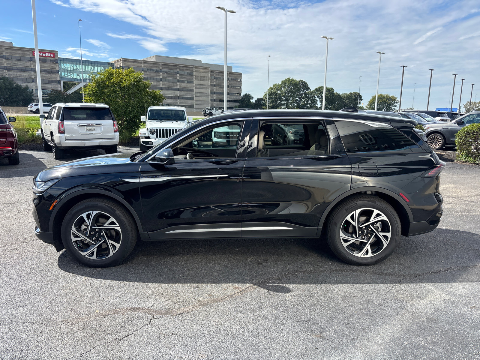 Certified 2025 Lincoln Nautilus Premier AWD/4WD image 4