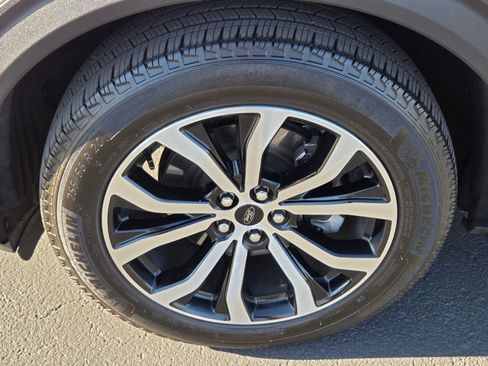 Certified 2025 Ford Explorer ST-Line image 9