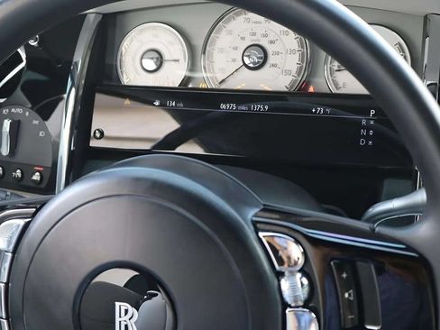 Used 2018 Rolls-Royce Dawn RWD image 15