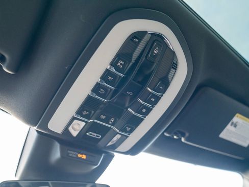 New 2026 Porsche Macan image 23