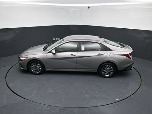 Used 2024 Hyundai Elantra SEL FWD image 52