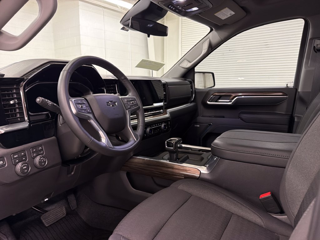 Used 2026 Chevrolet Silverado 1500 LT Trail Boss w/ Safety Package AWD/4WD image 6