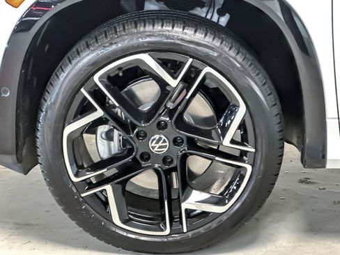 New 2026 Volkswagen Tiguan SEL R-Line AWD/4WD image 25
