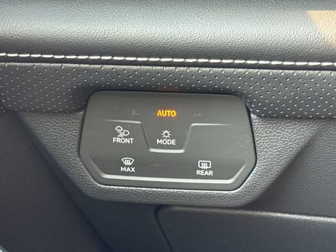 Used 2024 Volkswagen Atlas SE FWD image 30