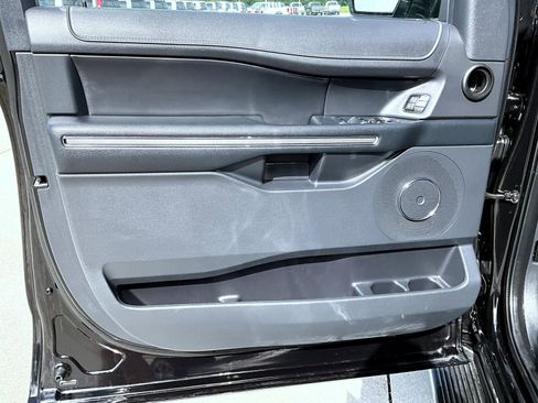 Used 2023 Ford Expedition XLT AWD/4WD image 9
