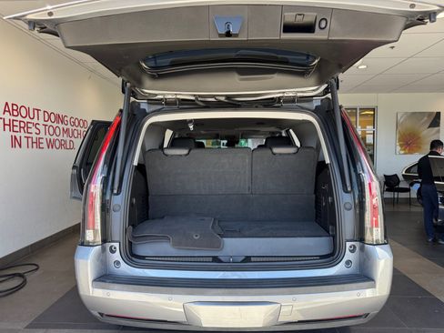 Used 2020 Cadillac Escalade Luxury w/ Escalade Sport Edition image 32