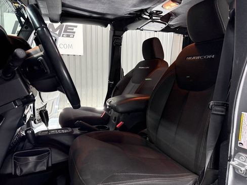 Used 2016 Jeep Wrangler Unlimited Rubicon w/ Connectivity Group image 20