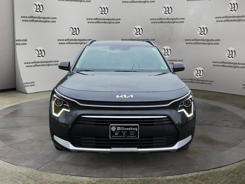 Used 2025 Kia Niro LX image 8