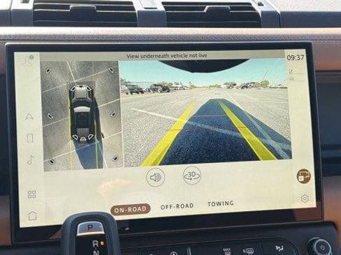 New 2026 Land Rover Defender 110 X-Dynamic SE image 25