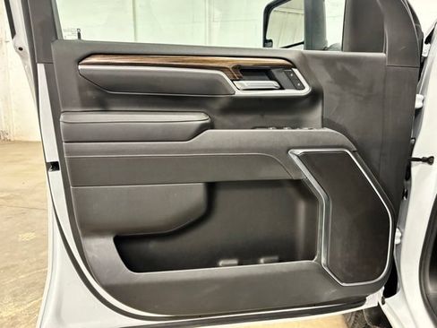 Used 2025 Chevrolet Silverado 2500 LT w/ Convenience Package AWD/4WD image 17