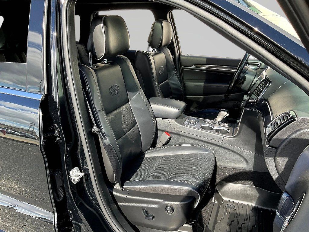 Used 2020 Jeep Grand Cherokee Overland AWD/4WD image 31