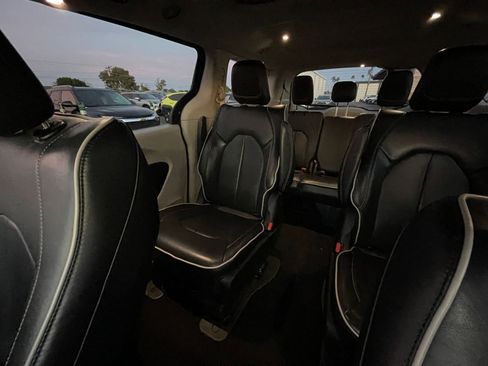 Used 2023 Chrysler Pacifica Limited image 40