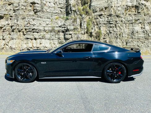 Used 2016 Ford Mustang GT RWD image 18