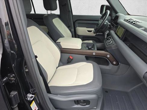 Used 2023 Land Rover Defender 110 X-Dynamic SE image 10