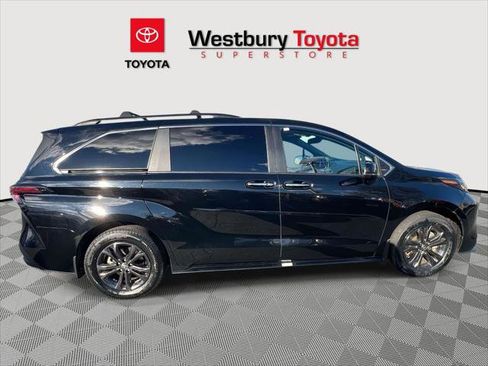 Certified 2024 Toyota Sienna XLE Woodland Edition image 6