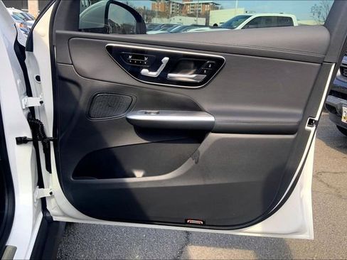 Used 2025 Mercedes-Benz GLC 300 4MATIC image 19