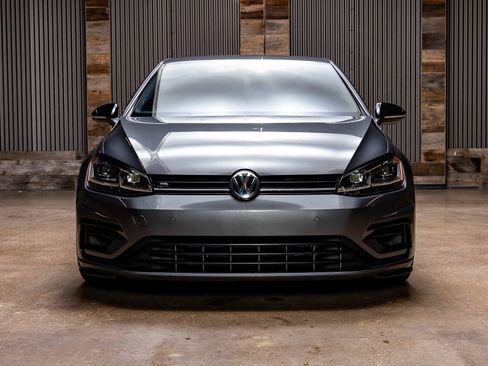 Used 2018 Volkswagen Golf R 4-Door image 2
