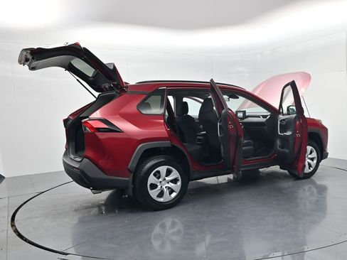 Used 2019 Toyota RAV4 LE w/ Carpet Mat Package image 57